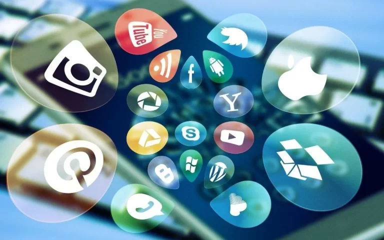 Kolapsnya Platform Media Sosial "Big Five": Migrasi Massal ke Aplikasi "Niche" yang Hanya Bisa Diakses Undangan.